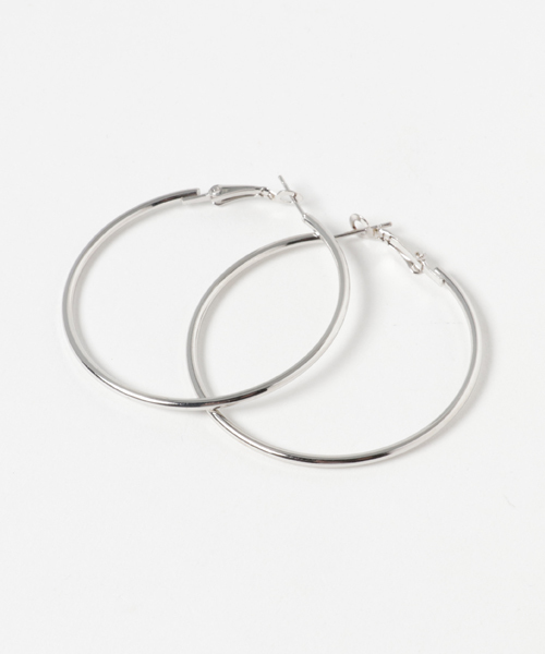 Fun & Daily（ファンアンドデイリー）の「F&D : シンプリーフープピアス　5cm（ピアス（両耳用）・レディース・シルバー/ゴールド/ブラック・FREE）」の4枚目の写真