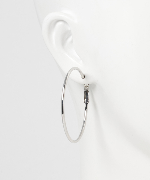 Fun & Daily（ファンアンドデイリー）の「F&D : シンプリーフープピアス　5cm（ピアス（両耳用）・レディース・シルバー/ゴールド/ブラック・FREE）」の7枚目の写真