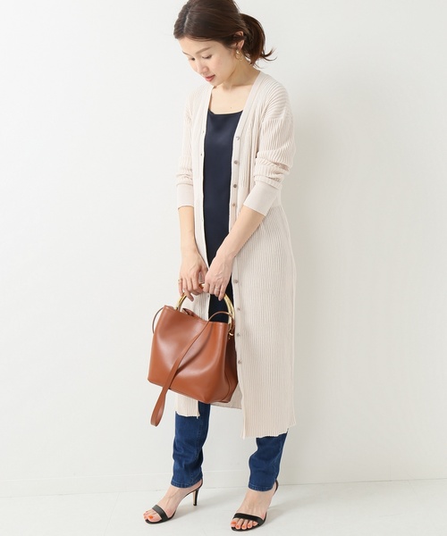 IENA（イエナ）の「ラミープレーティングロングカーディガン◆（カーディガン/ボレロ・レディース・ベージュ/ネイビー・FREE）」の11枚目の写真