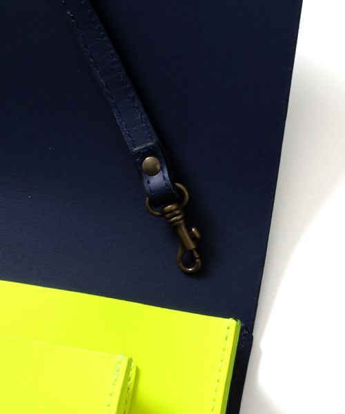 BEAMS（ビームス）の「J by Jas M.B.×BEAMS / 別注 2TONE クラッチショルダーバッグ（クラッチバッグ・メンズ・ブラック/グリーン系その他/ネイビー・ONE SIZE）」の9枚目の写真