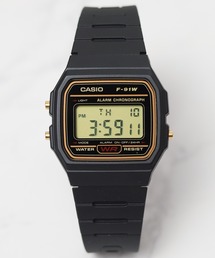 CASIO A.P.C. ゴールド デジタル腕時計　カシオ アー・ペー・セー」×「カシオ」によるコラボ時計 華やかな