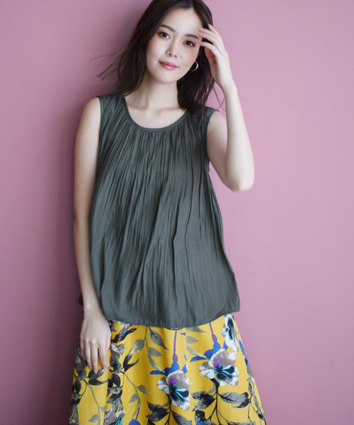 PICCIN(ピッチン)の「プリーツフレアトップス(シャツ/ブラウス・レディース・カーキ/ブルー/グレイッシュベージュ・MEDIUM)」の2枚目の写真