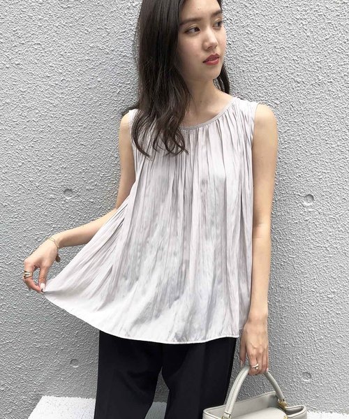 PICCIN(ピッチン)の「プリーツフレアトップス(シャツ/ブラウス・レディース・カーキ/ブルー/グレイッシュベージュ・MEDIUM)」の1枚目の写真