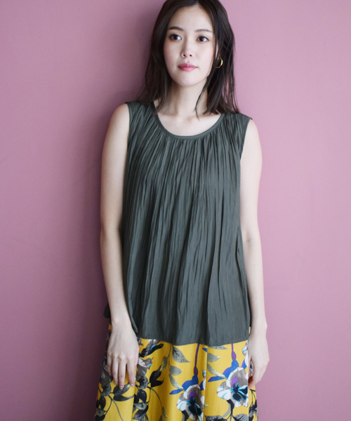 PICCIN(ピッチン)の「プリーツフレアトップス(シャツ/ブラウス・レディース・カーキ/ブルー/グレイッシュベージュ・MEDIUM)」の15枚目の写真