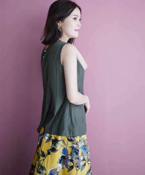 PICCIN(ピッチン)の「プリーツフレアトップス(シャツ/ブラウス・レディース・カーキ/ブルー/グレイッシュベージュ・MEDIUM)」の14枚目の写真