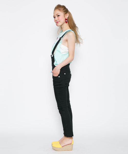 MILKFED.（ミルクフェド）の「SKINNY SALOPETTE　（サロペット/細み/ブラック/デニム）（サロペット/オーバーオール・レディース・ブラック/ライトブルー・MEDIUM/SMALL）」の5枚目の写真