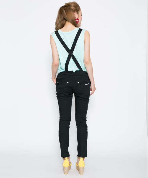 MILKFED.（ミルクフェド）の「SKINNY SALOPETTE　（サロペット/細み/ブラック/デニム）（サロペット/オーバーオール・レディース・ブラック/ライトブルー・MEDIUM/SMALL）」の6枚目の写真