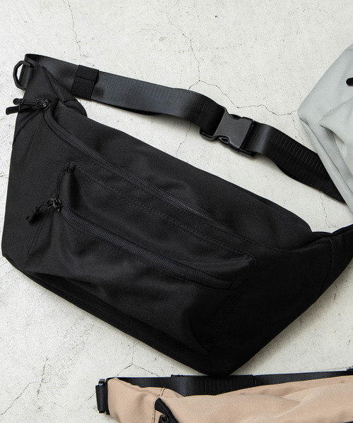 WEGO(ウィゴー)の「WEGO/ビッグウエストバッグ(ボディバッグ/ウエストポーチ・メンズ・ブラック/ベージュ/グレー・FREE)」の2枚目の写真