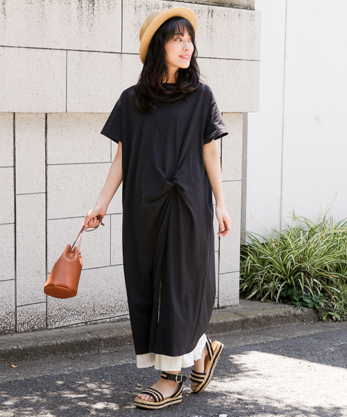 LAKOLE(ラコレ)の「フロントツイストTシャツワンピース / LAKOLE(ワンピース・レディース・ブラック/ピンク/ベージュ・MEDIUM/SMALL)」の17枚目の写真