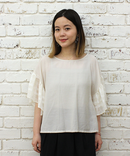 mystic(ミスティック)の「袖チェックブラウス(シャツ/ブラウス・レディース・ネイビー/ブルー/ベージュ/オフホワイト・フリ-)」の3枚目の写真