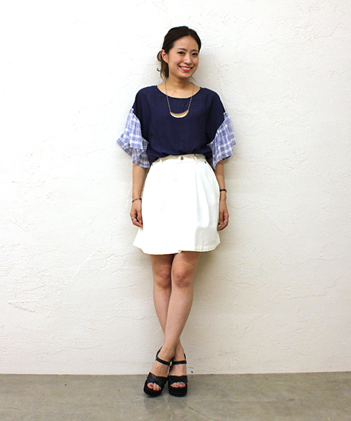 mystic(ミスティック)の「袖チェックブラウス(シャツ/ブラウス・レディース・ネイビー/ブルー/ベージュ/オフホワイト・フリ-)」の14枚目の写真