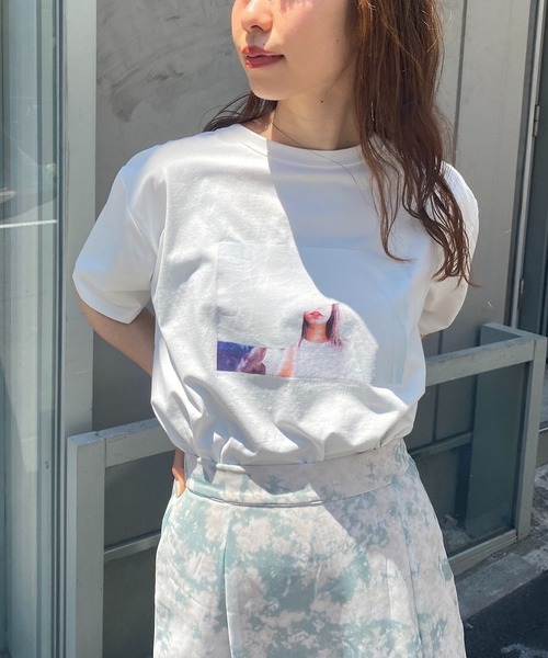 natural couture（ナチュラルクチュール）の「アソート女の子カラーフォトT（Tシャツ/カットソー・レディース・グレー/オフホワイト/ブルー/ライトベージュ・FREE）」の2枚目の写真