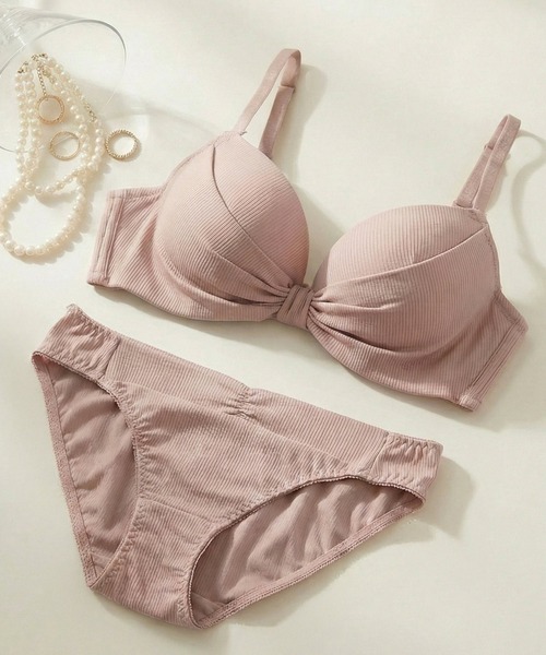 fran de lingerie(フランデランジェリー)の「甘くなりがちなリボンデザインもシンプルだからモダンな印象に「すき間レススムース」ブラジャーショーツセット(ブラ&ショーツ・レディース・ブラック/カーキ/ライトブラウン/ワイン/チョコ/ブラウン/グレイッシュベージュ/グリーン/チャコールグレー/ダークブルー/パープル/ピンクベージュ/ベージュ系その他2/ブルーパープル/クリアブラック・B65/B70/C70/D70/B75/C65/C75/D65/D75/E65/E70/E75/F65/F70/F75/G65/G70/G75/A65/A70/A75)」の14枚目の写真