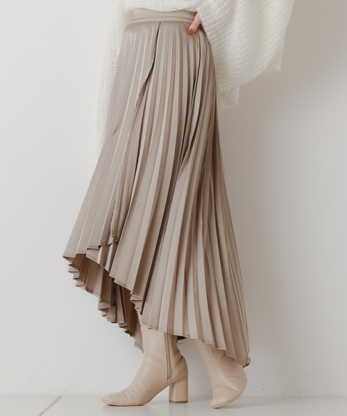 Chico（チコ）の「サテンラップアシメプリーツスカート（スカート・レディース・アイボリー/ライトカーキ/ピンクベージュ・FREE）」の2枚目の写真