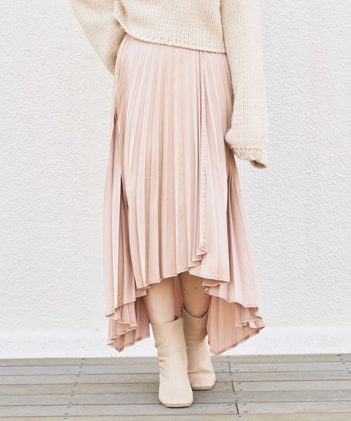 Chico（チコ）の「サテンラップアシメプリーツスカート（スカート・レディース・アイボリー/ライトカーキ/ピンクベージュ・FREE）」の4枚目の写真
