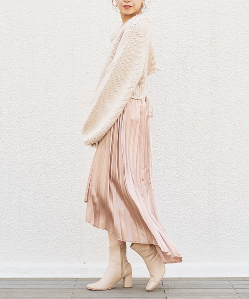 Chico（チコ）の「サテンラップアシメプリーツスカート（スカート・レディース・アイボリー/ライトカーキ/ピンクベージュ・FREE）」の7枚目の写真