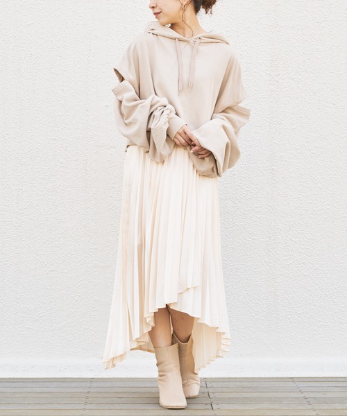 Chico（チコ）の「サテンラップアシメプリーツスカート（スカート・レディース・アイボリー/ライトカーキ/ピンクベージュ・FREE）」の15枚目の写真