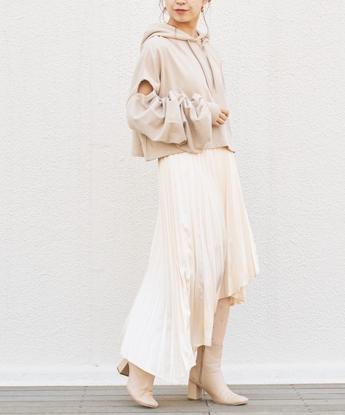 Chico（チコ）の「サテンラップアシメプリーツスカート（スカート・レディース・アイボリー/ライトカーキ/ピンクベージュ・FREE）」の16枚目の写真