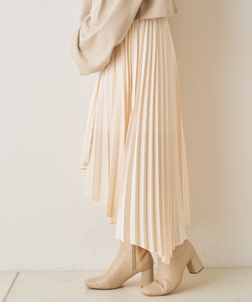 Chico（チコ）の「サテンラップアシメプリーツスカート（スカート・レディース・アイボリー/ライトカーキ/ピンクベージュ・FREE）」の18枚目の写真