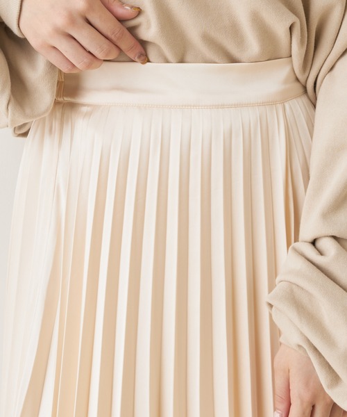 Chico（チコ）の「サテンラップアシメプリーツスカート（スカート・レディース・アイボリー/ライトカーキ/ピンクベージュ・FREE）」の20枚目の写真