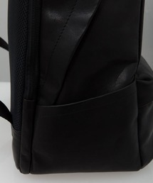UNITED TOKYO（ユナイテッドトウキョウ）の「レザーバックパック
