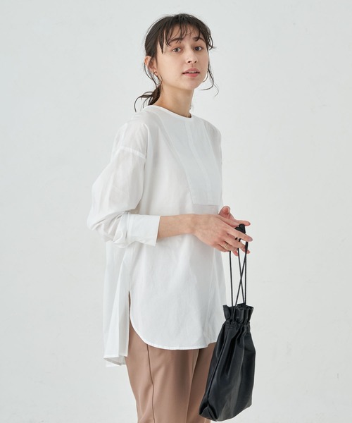 earth music&ecology(アースミュージックアンドエコロジー)の「バックスリットシャツチュニック *(Tシャツ/カットソー・レディース・アイボリー/ライトグレー/ブラック/モカ・FREE)」の2枚目の写真