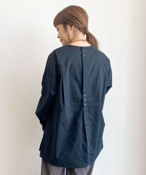 earth music&ecology(アースミュージックアンドエコロジー)の「バックスリットシャツチュニック *(Tシャツ/カットソー・レディース・アイボリー/ライトグレー/ブラック/モカ・FREE)」の8枚目の写真