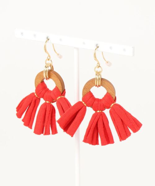 チチカカ(チチカカ)の「Tシャツヤーンウッドコンビフリンジピアス(ピアス(両耳用)・レディース・ベージュ/レッド/ブルー・FREE)」の9枚目の写真