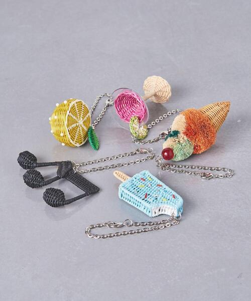 UNITED ARROWS（ユナイテッドアローズ）の「UWFM RTN チャーム †（チャーム・レディース・ブラック/ライトブルー/ピンク/オレンジ/イエロー・FREE）」の13枚目の写真