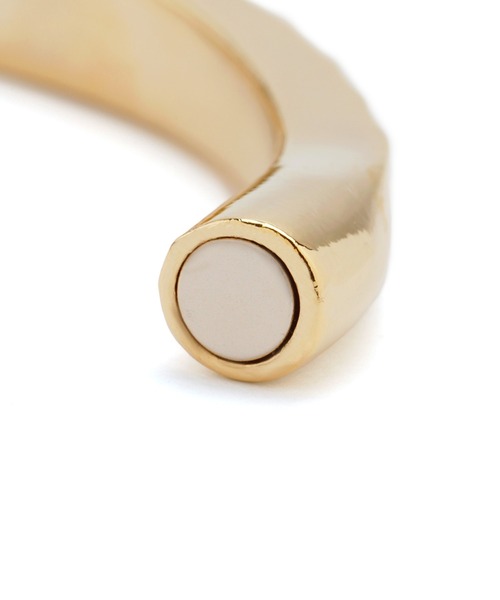 ANEMONE（アネモネ）の「マグネットメタルバングル[B]（バングル/リストバンド・レディース・ゴールド/シルバー・FREE）」の6枚目の写真