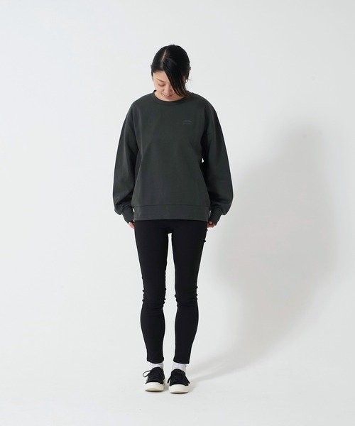 OUTDOOR PRODUCTS(アウトドアプロダクツ)の「【OUTDOOR PRODUCTS】防シワポンチロゴスウェット/トレーナー UVカット 同色ワンポイントブランドロゴ 前後差 ややゆったりしたサイズ(スウェット・レディース・アイボリー/ブルー系その他/チャコールグレー・FREE)」の12枚目の写真