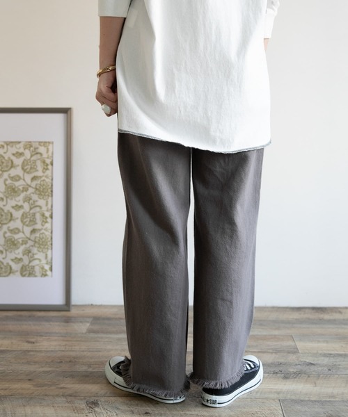 ITEMS URBANRESEARCH（アイテムズ アーバンリサーチ）の「ルーズカツラギフリンジパンツ（その他パンツ・レディース・チャコールグレー/ベージュ/オフホワイト・FREE）」の10枚目の写真