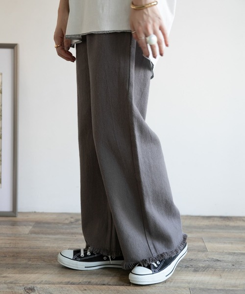ITEMS URBANRESEARCH（アイテムズ アーバンリサーチ）の「ルーズカツラギフリンジパンツ（その他パンツ・レディース・チャコールグレー/ベージュ/オフホワイト・FREE）」の11枚目の写真