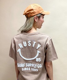 RUSTY/ラスティ―   スマイリーバックプリントTシャツ  921504
