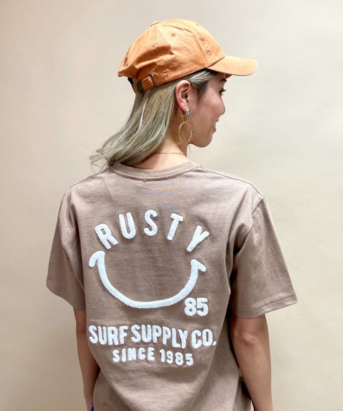 RUSTY(ラスティ)の「RUSTY/ラスティ― スマイリーバックプリントTシャツ 921504(Tシャツ/カットソー・レディース・ホワイト/ブラック/ベージュ/パープル・M/L)」の4枚目の写真