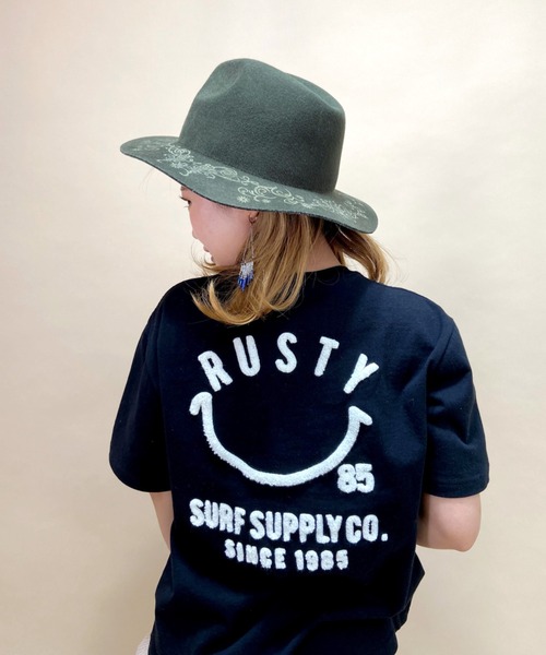 RUSTY(ラスティ)の「RUSTY/ラスティ― スマイリーバックプリントTシャツ 921504(Tシャツ/カットソー・レディース・ホワイト/ブラック/ベージュ/パープル・M/L)」の3枚目の写真