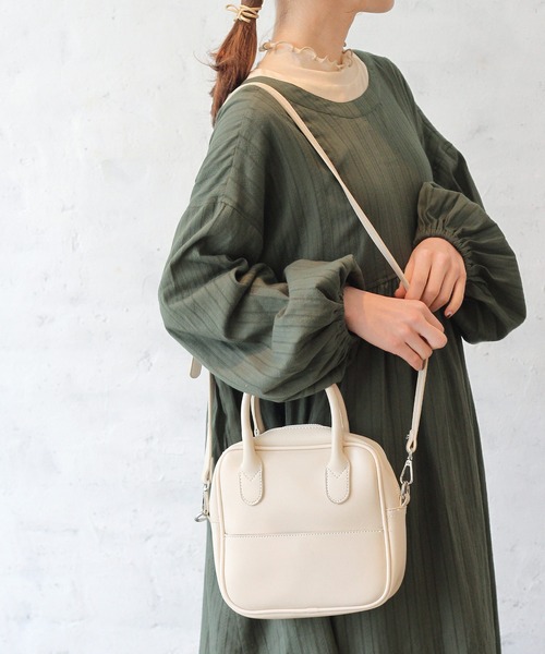 Crisp（クリスプ）の「2wayスクエアミニバッグ（ハンドバッグ・レディース・ベージュ/アイボリー/ブラック・FREE）」の5枚目の写真