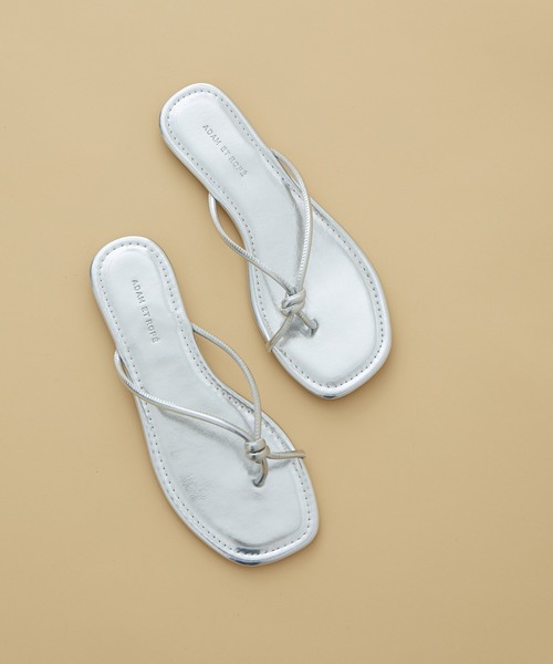 ADAM ET ROPE'(アダムエロペ)の「ノットフラットサンダル(サンダル・レディース・ブラック/シルバー/ホワイト・23.5cm/24.0cm/24.5cm/23.0cm)」の3枚目の写真