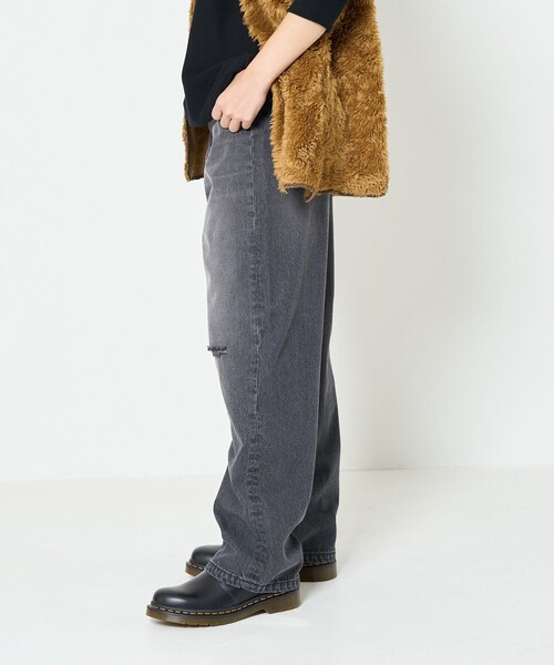 FREAK'S STORE（フリークスストア）の「▽【WEB限定】ダメージテーパードデニム（デニムパンツ・レディース・ブラック/サックスブルー/ブルー・SMALL/MEDIUM/X-SMALL）」の4枚目の写真