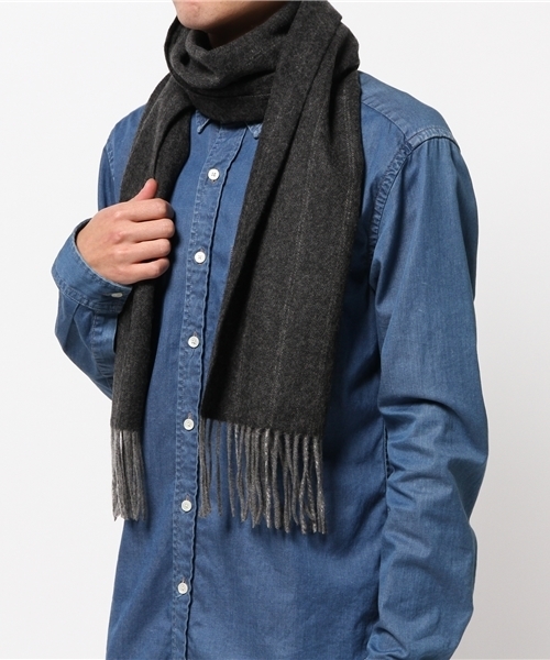 AMERICAN RAG CIE（アメリカンラグシー）の「AMERICAN RAG CIE カシミヤチョークストライプマフラー（マフラー・メンズ・ネイビー/ブラック・F）」の3枚目の写真