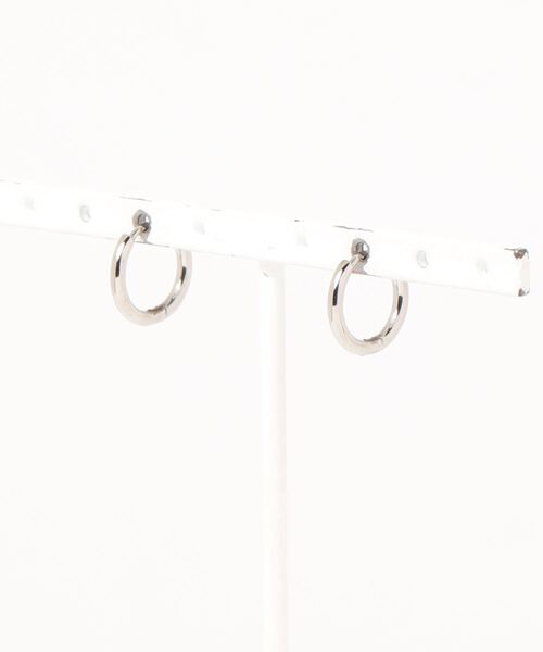 Vaya Con Dios（ヴァヤコンディオス）の「【VayaConDios/ヴァヤコンディオス】stainless simple hoop pierce［両耳用］（ピアス（両耳用）・メンズ・シルバー/ゴールド/ブラック・FREE）」の11枚目の写真