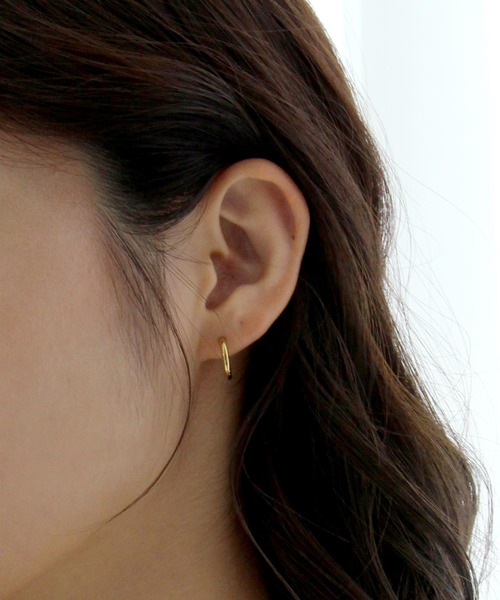 Vaya Con Dios（ヴァヤコンディオス）の「【VayaConDios/ヴァヤコンディオス】stainless simple hoop pierce［両耳用］（ピアス（両耳用）・メンズ・シルバー/ゴールド/ブラック・FREE）」の13枚目の写真