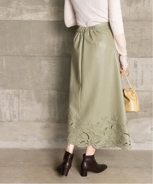 RANDA(ランダ)の「カッティングデザインレザースカート(スカート・レディース・ベージュ/グリーン/アイボリー・1/0)」の10枚目の写真