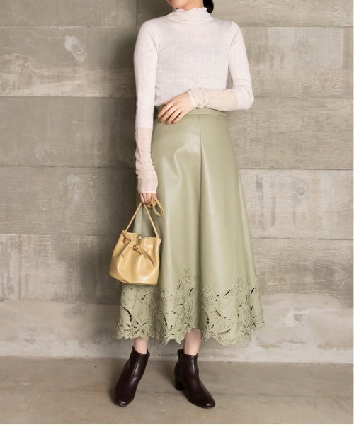 RANDA(ランダ)の「カッティングデザインレザースカート(スカート・レディース・ベージュ/グリーン/アイボリー・1/0)」の19枚目の写真