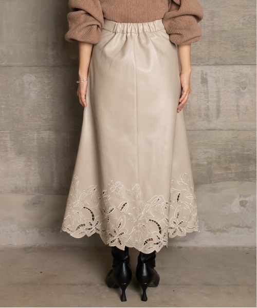 RANDA(ランダ)の「カッティングデザインレザースカート(スカート・レディース・ベージュ/グリーン/アイボリー・1/0)」の9枚目の写真