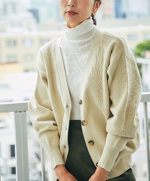 RIVE DROITE(リヴドロワ)の「ゆったりとストレスフリーな着心地 畦Vネックニットカーディガン(カーディガン/ボレロ・レディース・レッド/ベージュ系その他・FREE)」の1枚目の写真