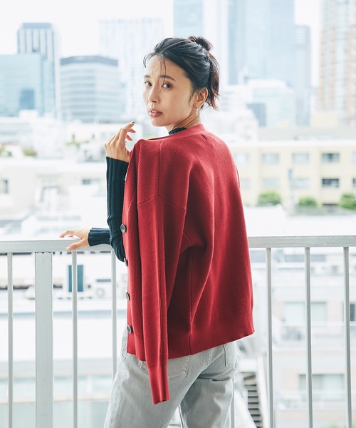 RIVE DROITE(リヴドロワ)の「ゆったりとストレスフリーな着心地 畦Vネックニットカーディガン(カーディガン/ボレロ・レディース・レッド/ベージュ系その他・FREE)」の14枚目の写真