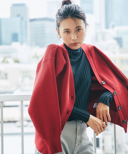 RIVE DROITE(リヴドロワ)の「ゆったりとストレスフリーな着心地 畦Vネックニットカーディガン(カーディガン/ボレロ・レディース・レッド/ベージュ系その他・FREE)」の4枚目の写真