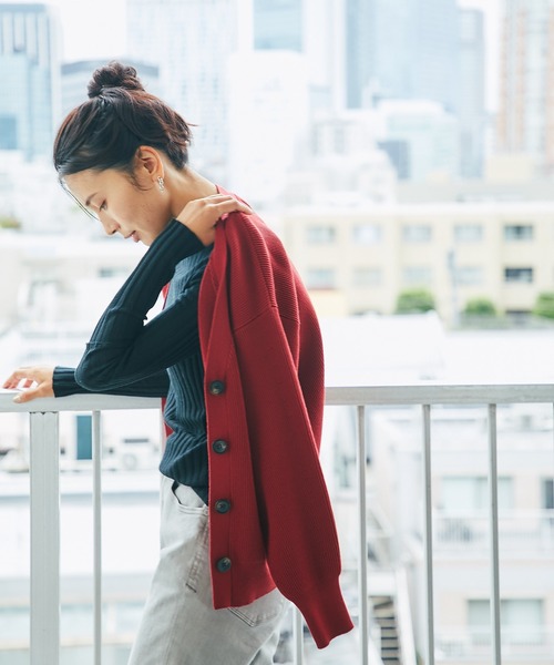 RIVE DROITE(リヴドロワ)の「ゆったりとストレスフリーな着心地 畦Vネックニットカーディガン(カーディガン/ボレロ・レディース・レッド/ベージュ系その他・FREE)」の10枚目の写真