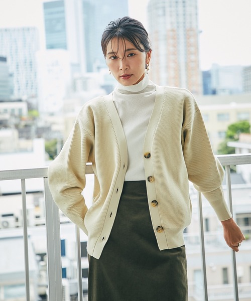 RIVE DROITE(リヴドロワ)の「ゆったりとストレスフリーな着心地 畦Vネックニットカーディガン(カーディガン/ボレロ・レディース・レッド/ベージュ系その他・FREE)」の22枚目の写真